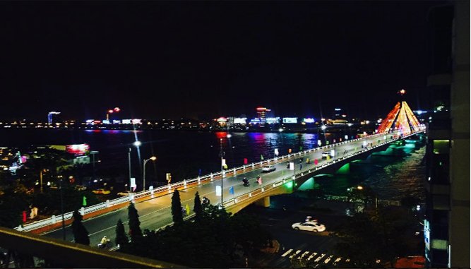   Cầu Sông Hàn lung linh về đêm