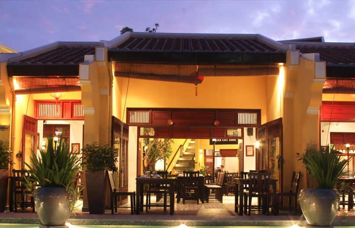 nhà hàng đường Bạch Đằng Đà Nẵng