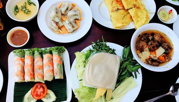 nhà hàng đường Bạch Đằng Đà Nẵng